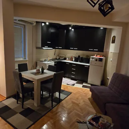 Veselinovic Free Parking 아파트 브라네